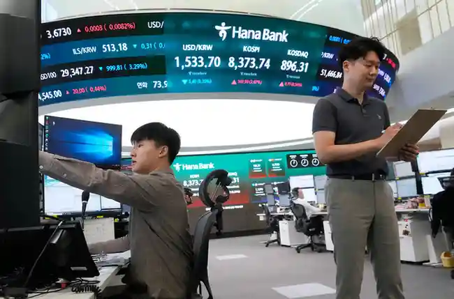 Asian Stocks Mixed After Sharp Tech Sell-Off Weighs on Global Markets